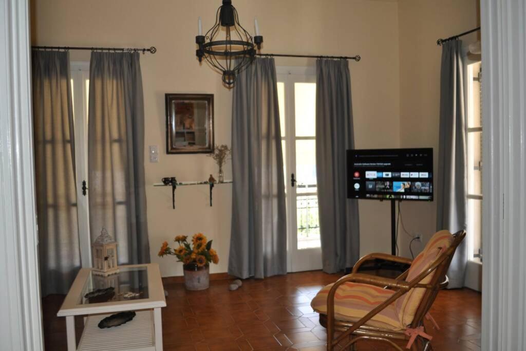 κέντρο ήσυχη κατοικία90τμ δίπλα στη θάλασσα Appartamento *