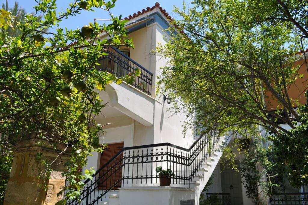 κέντρο ήσυχη κατοικία90τμ δίπλα στη θάλασσα *